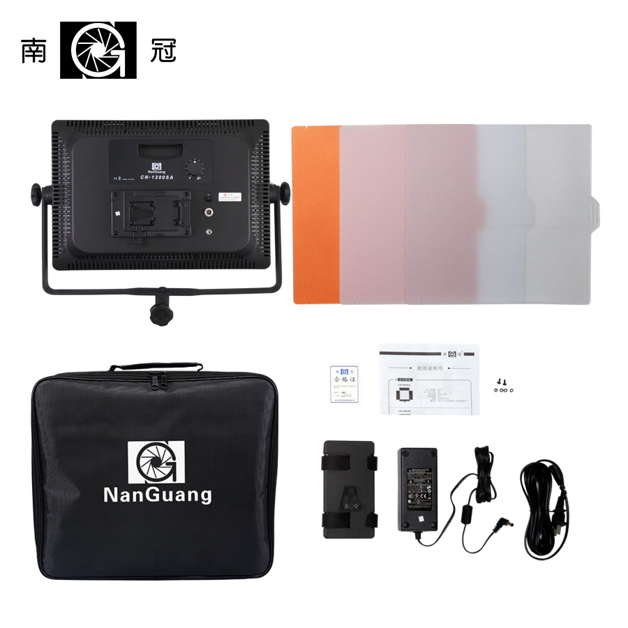 を Nanguang CN-1200SA LED 5600  - Video Light Panel Led のレビューと価格